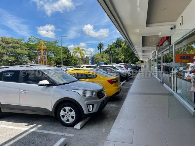 Commercial Property - Local Comercial en Av Omar Torrijos